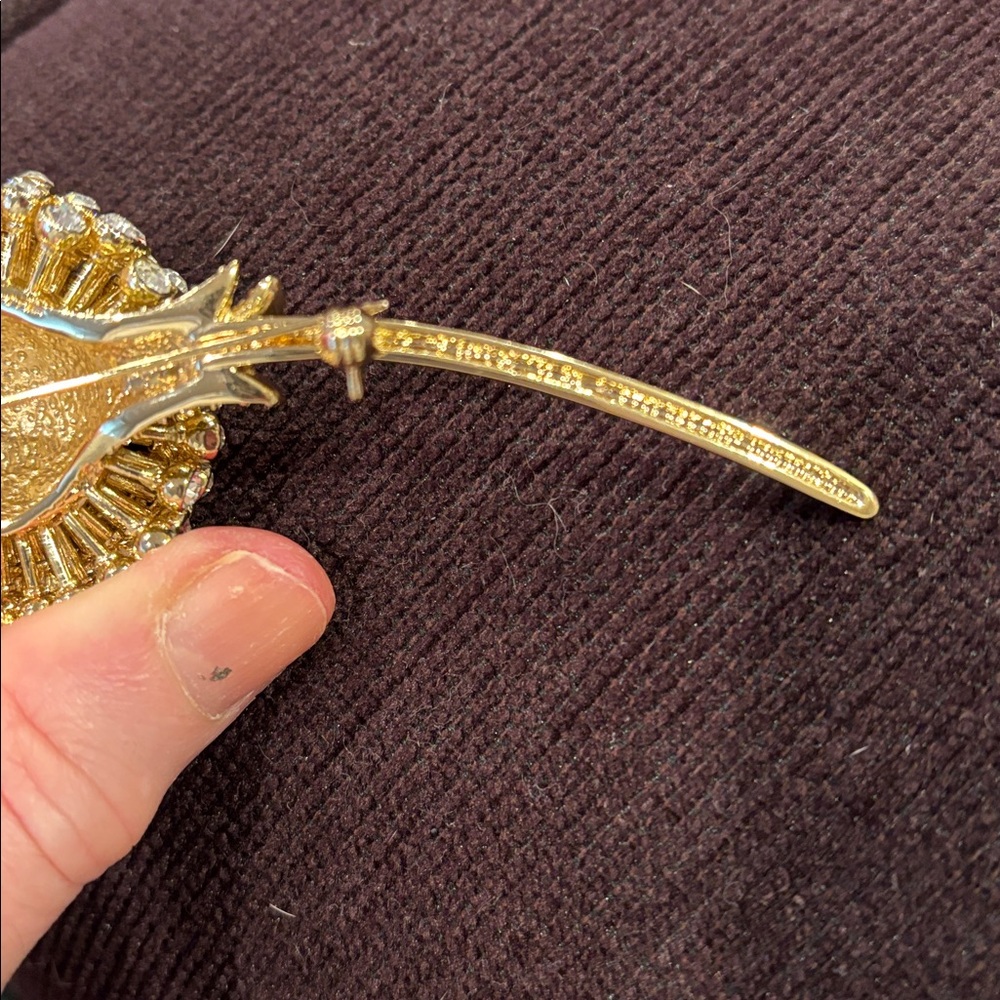 Vintage Flower Crystal Goldtone Brooch - Picture 8 of 9